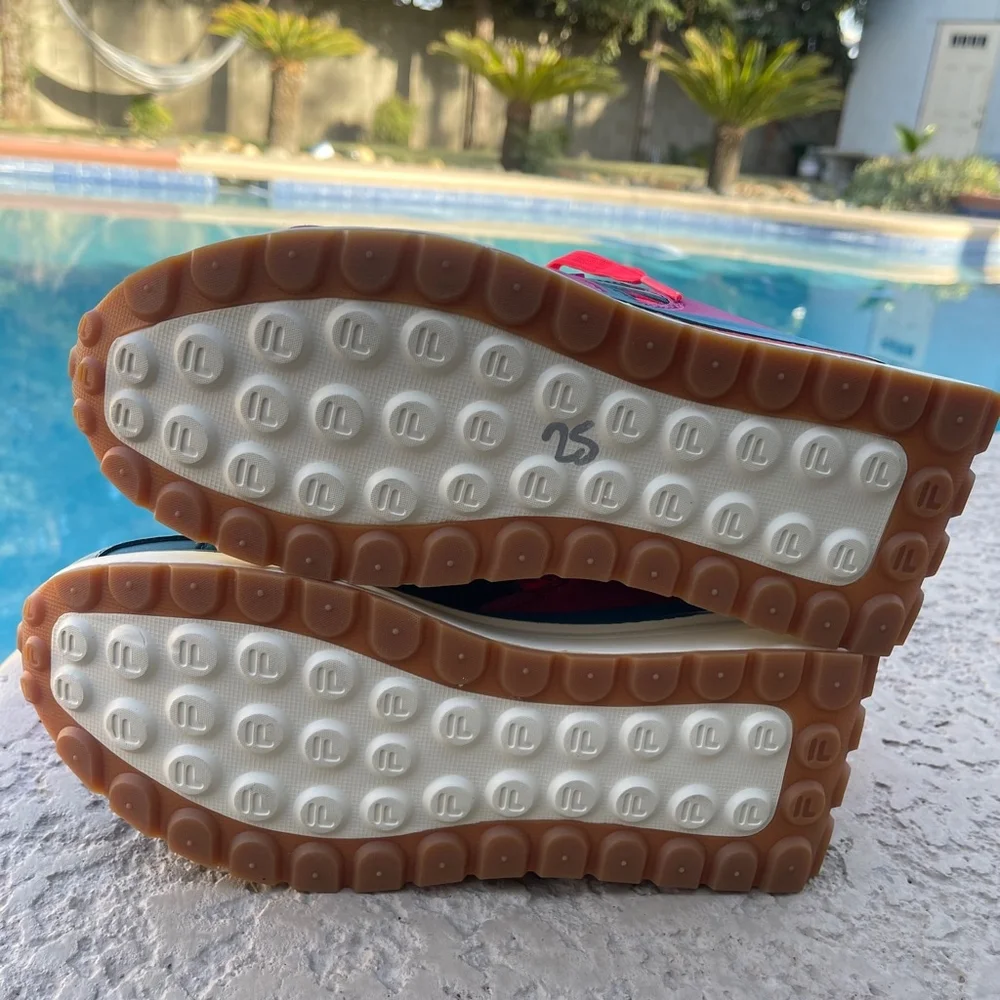 Fila women’s Sneakers, Red Teal, Size 9 1/2 new - Picture 6 of 7